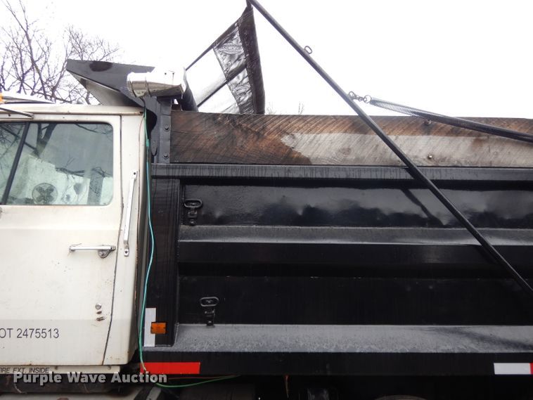 image for item DL2612 1982 Ford LT9000  dump truck