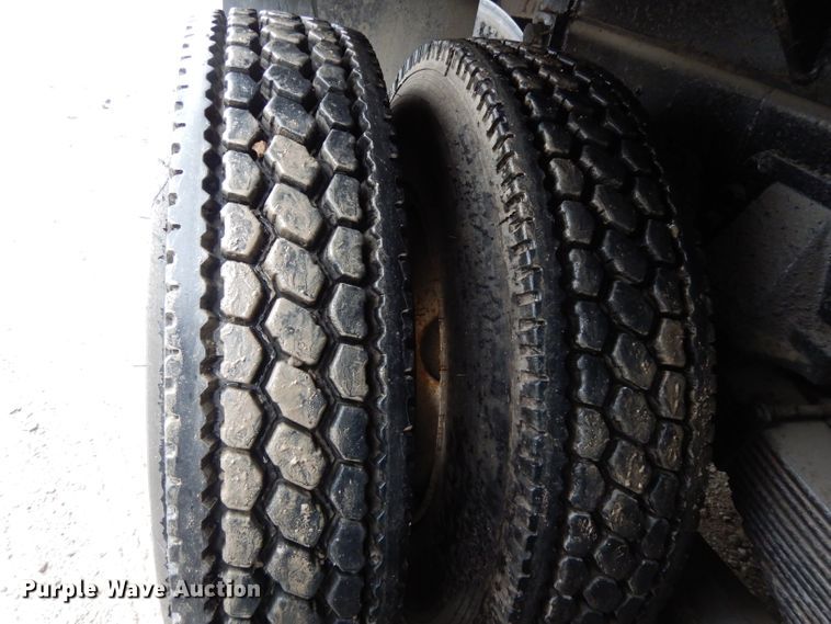 image for item DL2612 1982 Ford LT9000  dump truck