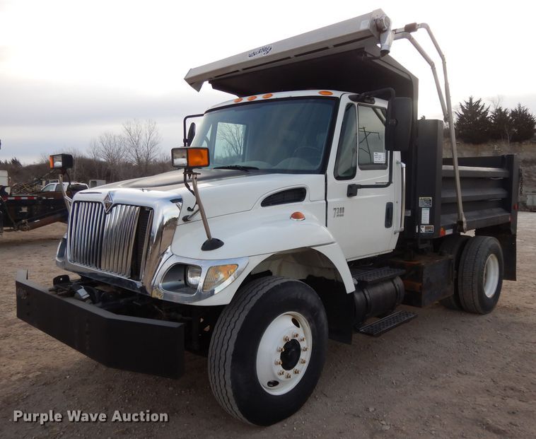 image for item DL2636 2005 International 7300  dump truck