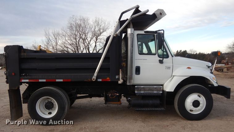 image for item DL2636 2005 International 7300  dump truck