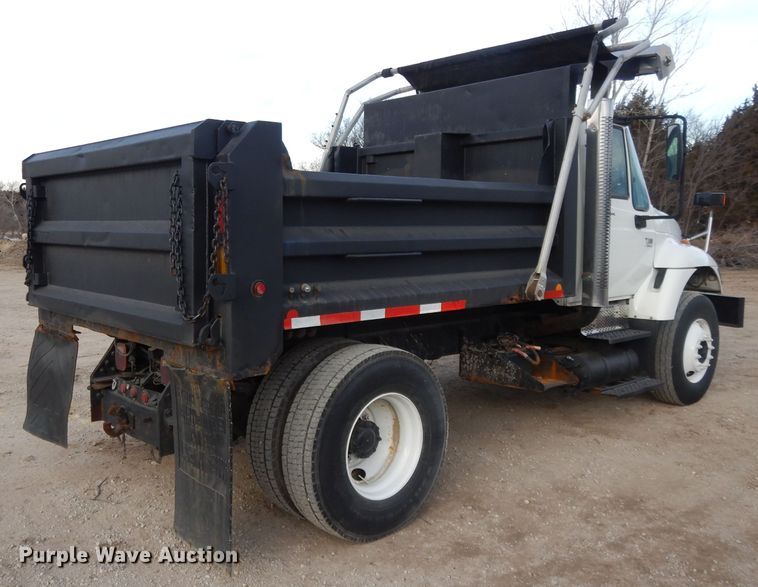 image for item DL2636 2005 International 7300  dump truck