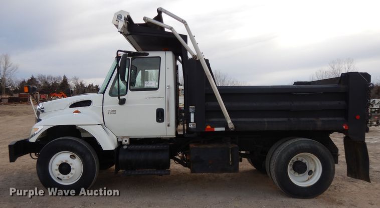 image for item DL2636 2005 International 7300  dump truck