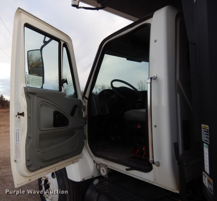 image for item DL2636 2005 International 7300  dump truck