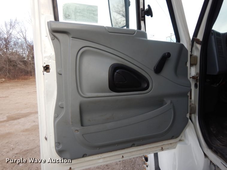 image for item DL2636 2005 International 7300  dump truck