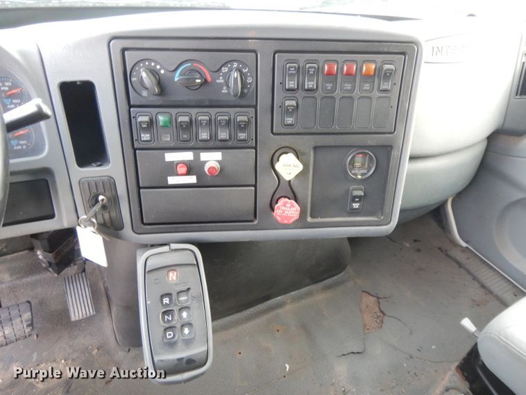 image for item DL2636 2005 International 7300  dump truck