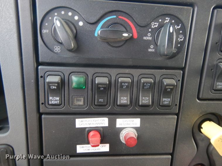 image for item DL2636 2005 International 7300  dump truck