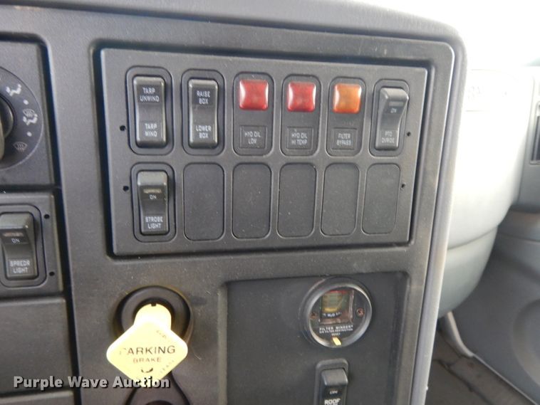 image for item DL2636 2005 International 7300  dump truck