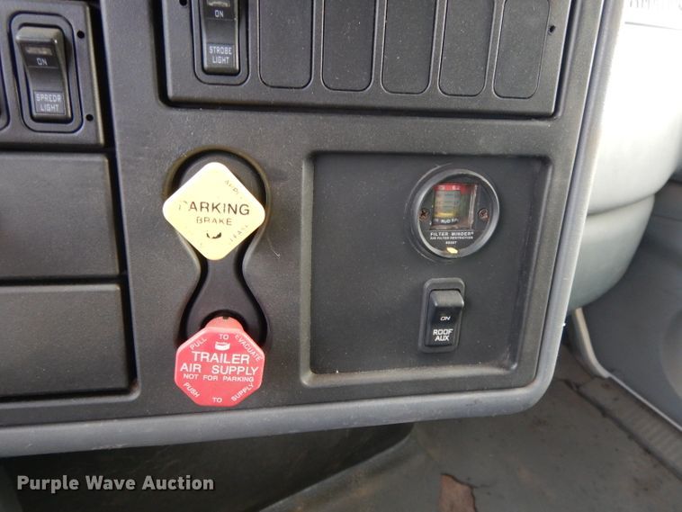 image for item DL2636 2005 International 7300  dump truck