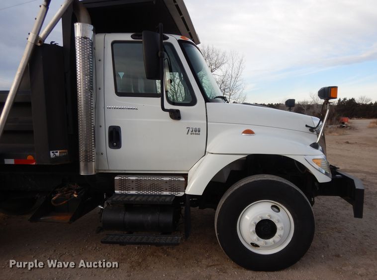 image for item DL2636 2005 International 7300  dump truck