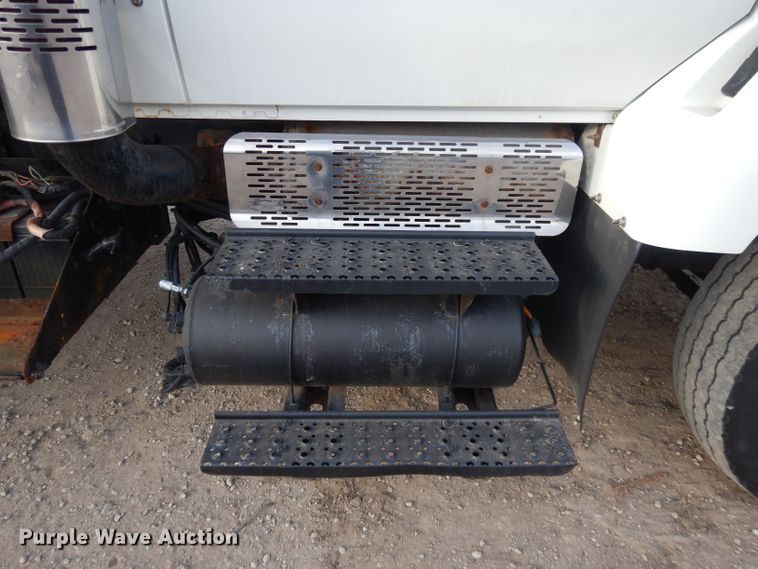 image for item DL2636 2005 International 7300  dump truck