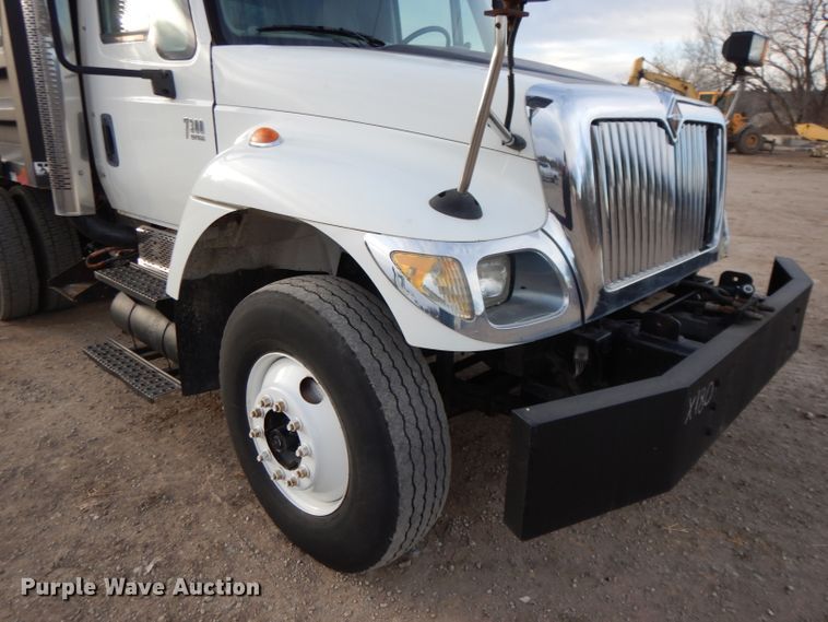 image for item DL2636 2005 International 7300  dump truck