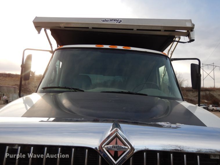 image for item DL2636 2005 International 7300  dump truck