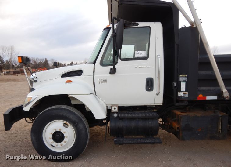 image for item DL2636 2005 International 7300  dump truck