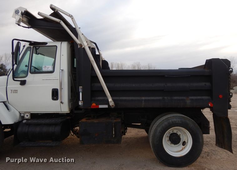 image for item DL2636 2005 International 7300  dump truck