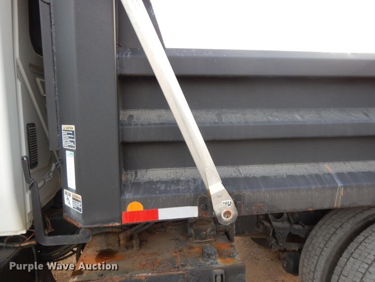 image for item DL2636 2005 International 7300  dump truck