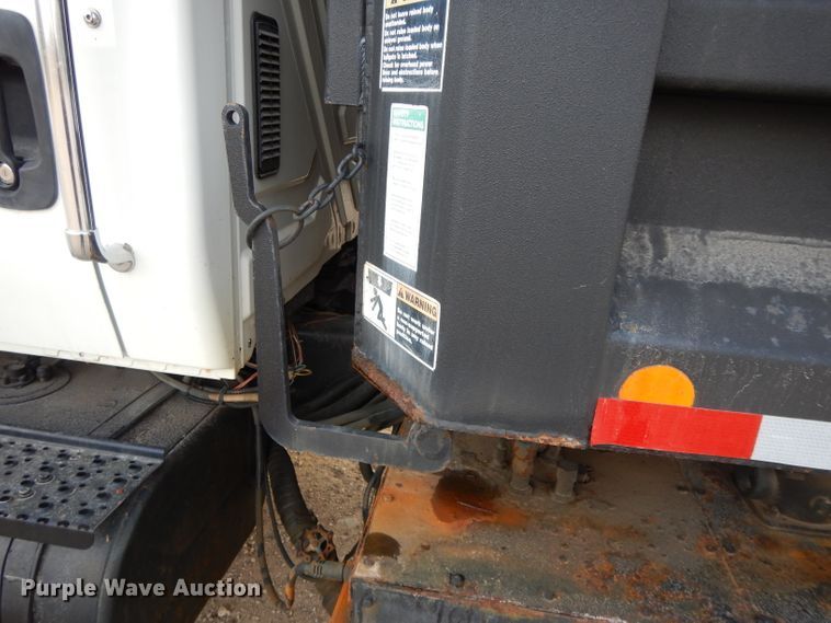 image for item DL2636 2005 International 7300  dump truck