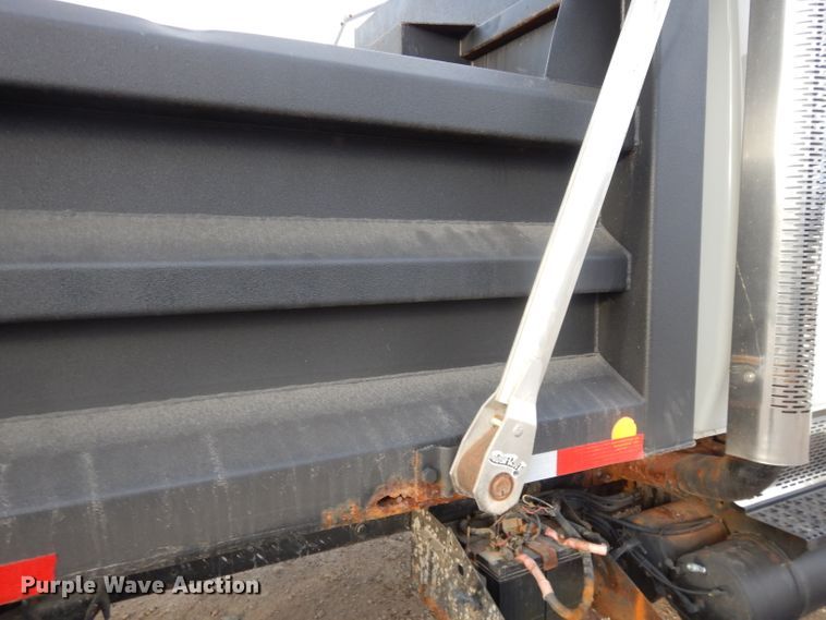 image for item DL2636 2005 International 7300  dump truck