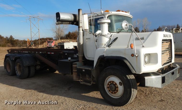 image for item DL2637 1995 Mack DM600  roll-off container truck