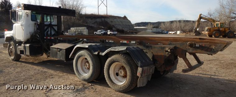 image for item DL2637 1995 Mack DM600  roll-off container truck