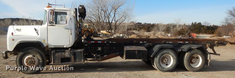 image for item DL2637 1995 Mack DM600  roll-off container truck