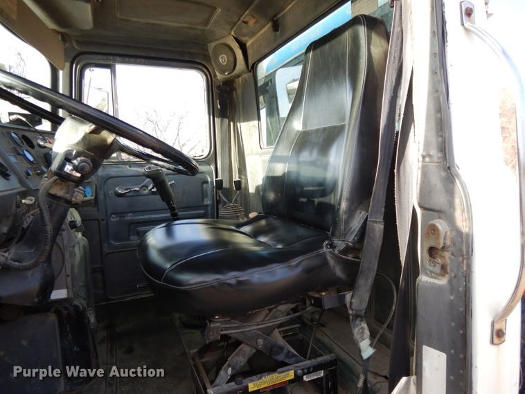 image for item DL2637 1995 Mack DM600  roll-off container truck