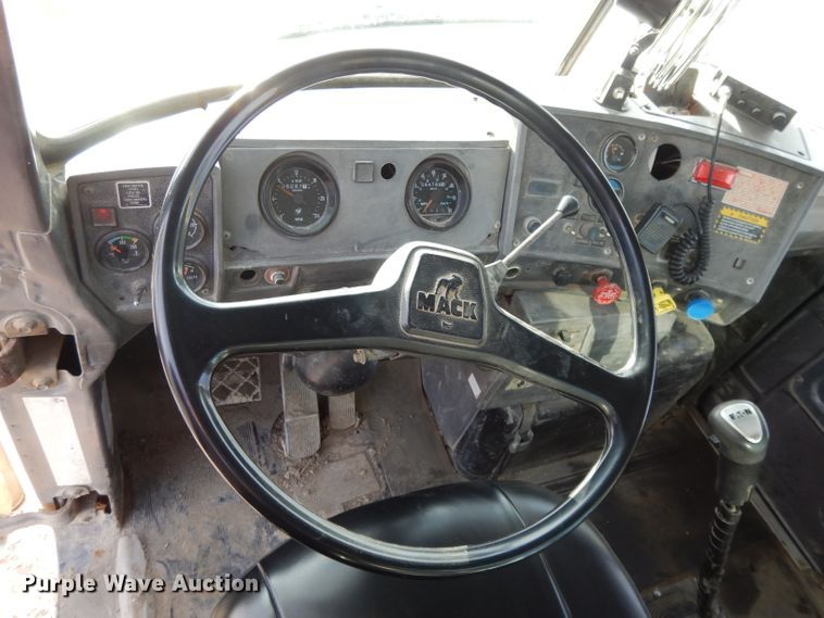 image for item DL2637 1995 Mack DM600  roll-off container truck