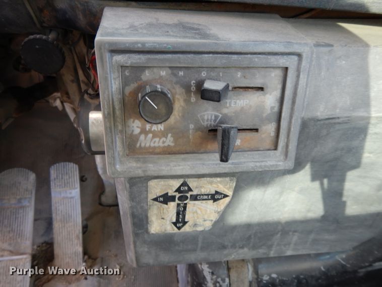 image for item DL2637 1995 Mack DM600  roll-off container truck