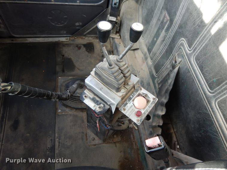 image for item DL2637 1995 Mack DM600  roll-off container truck