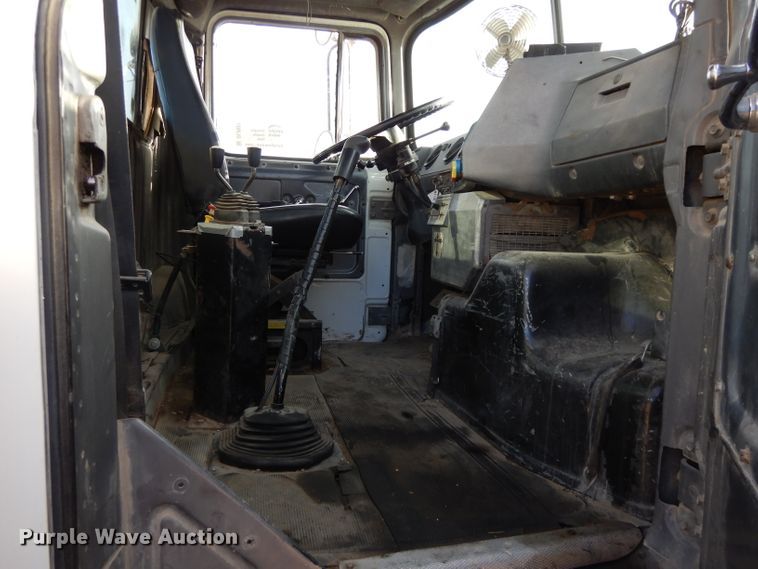 image for item DL2637 1995 Mack DM600  roll-off container truck