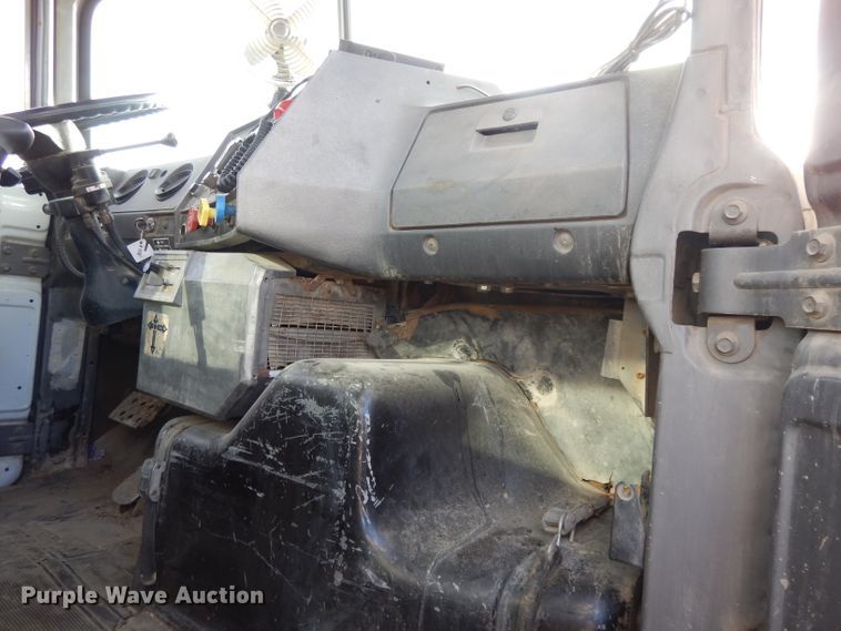 image for item DL2637 1995 Mack DM600  roll-off container truck