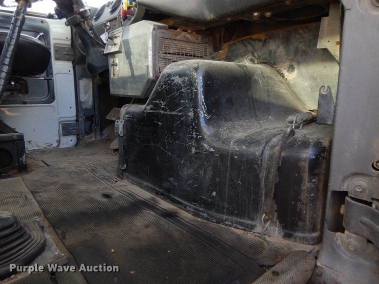 image for item DL2637 1995 Mack DM600  roll-off container truck