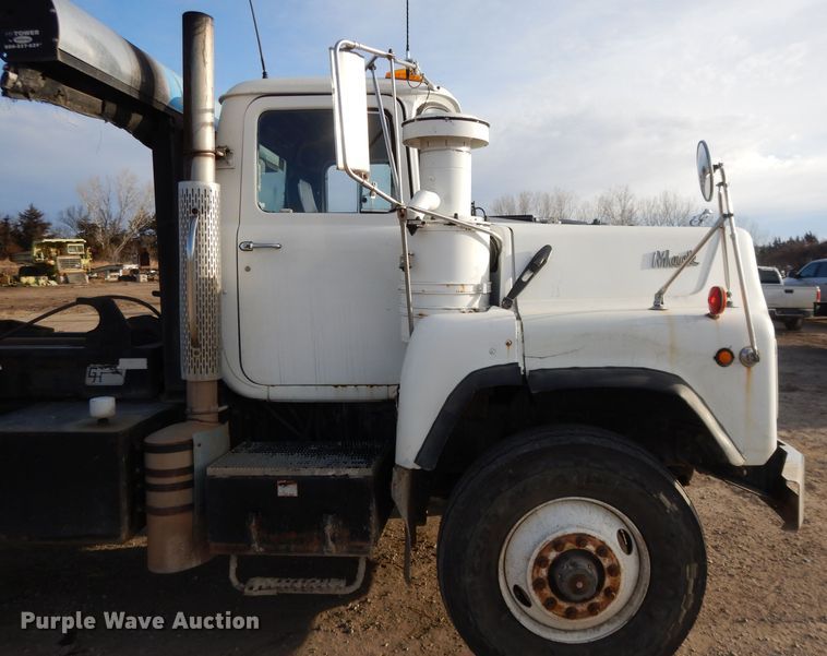 image for item DL2637 1995 Mack DM600  roll-off container truck