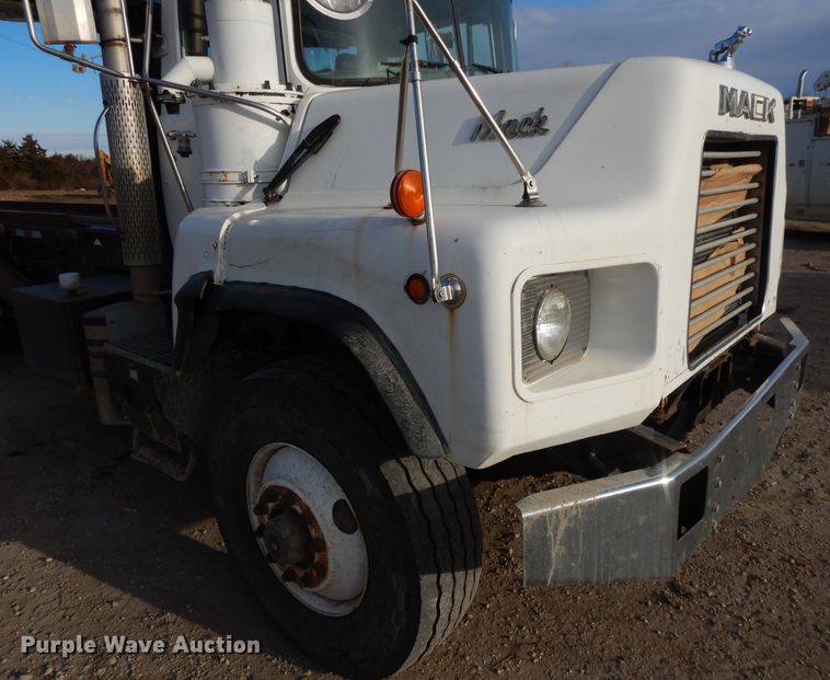 image for item DL2637 1995 Mack DM600  roll-off container truck