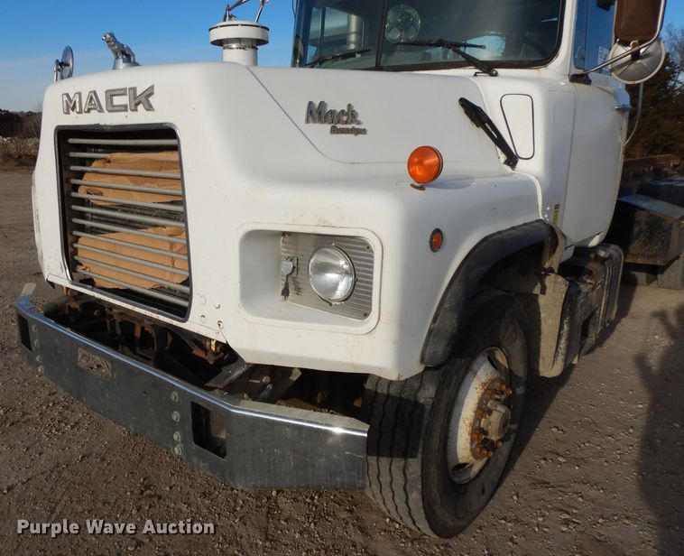 image for item DL2637 1995 Mack DM600  roll-off container truck