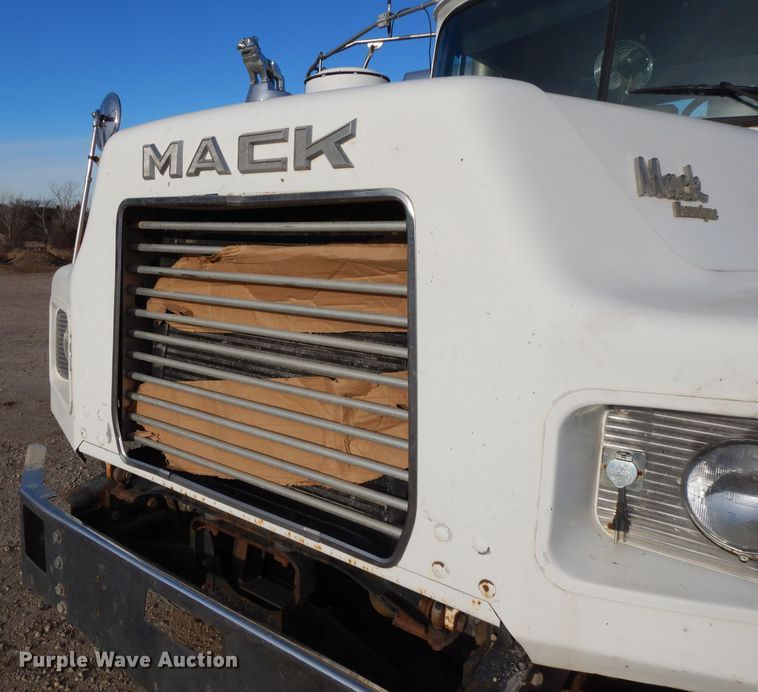 image for item DL2637 1995 Mack DM600  roll-off container truck
