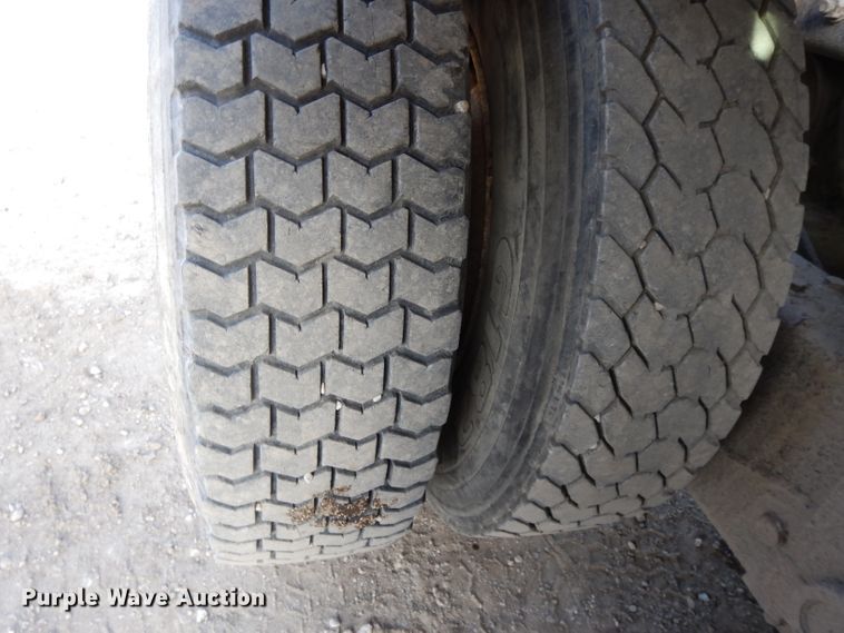 image for item DL2637 1995 Mack DM600  roll-off container truck