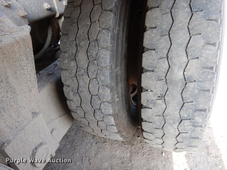 image for item DL2637 1995 Mack DM600  roll-off container truck