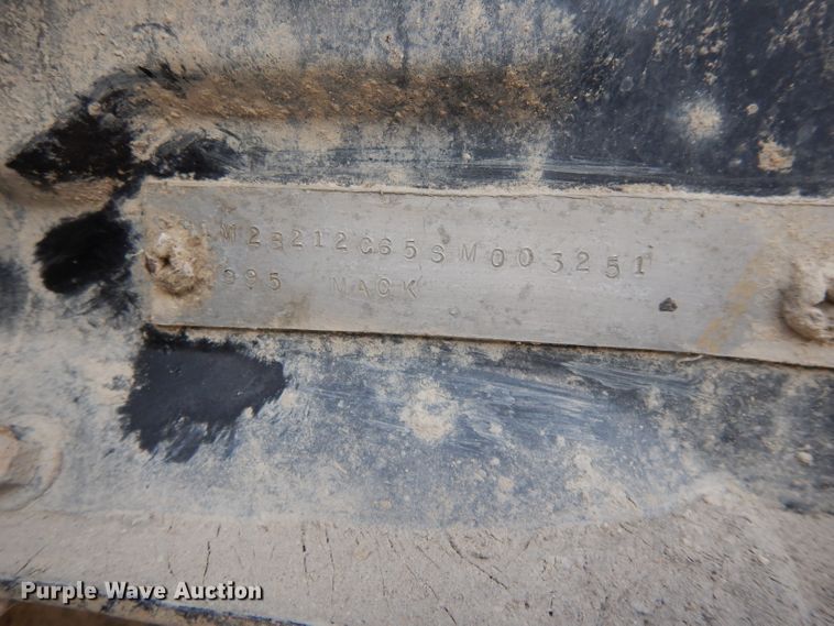 image for item DL2637 1995 Mack DM600  roll-off container truck