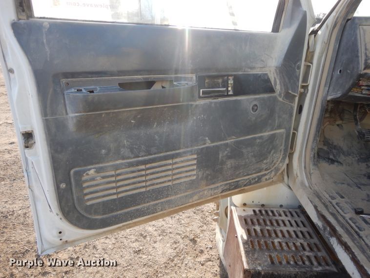 image for item DL2638 1997 Chevrolet C7500  utility / service truck