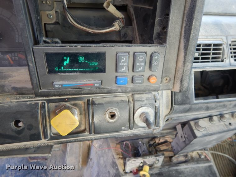 image for item DL2638 1997 Chevrolet C7500  utility / service truck