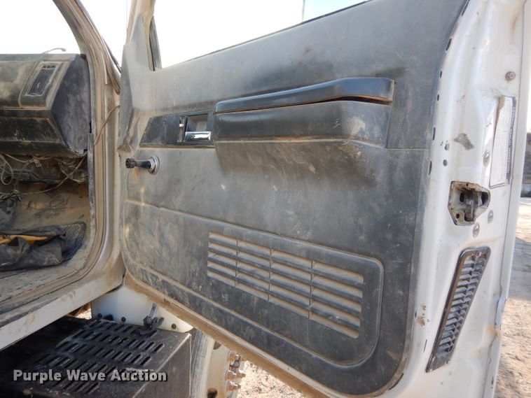 image for item DL2638 1997 Chevrolet C7500  utility / service truck