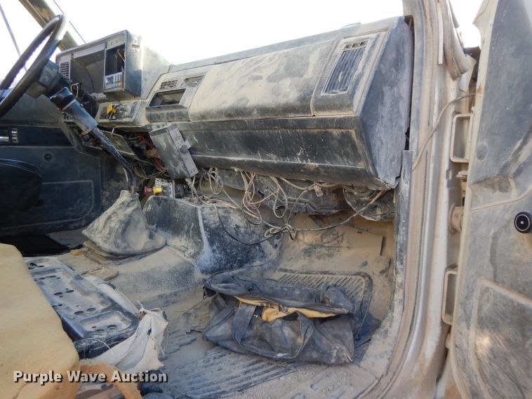 image for item DL2638 1997 Chevrolet C7500  utility / service truck