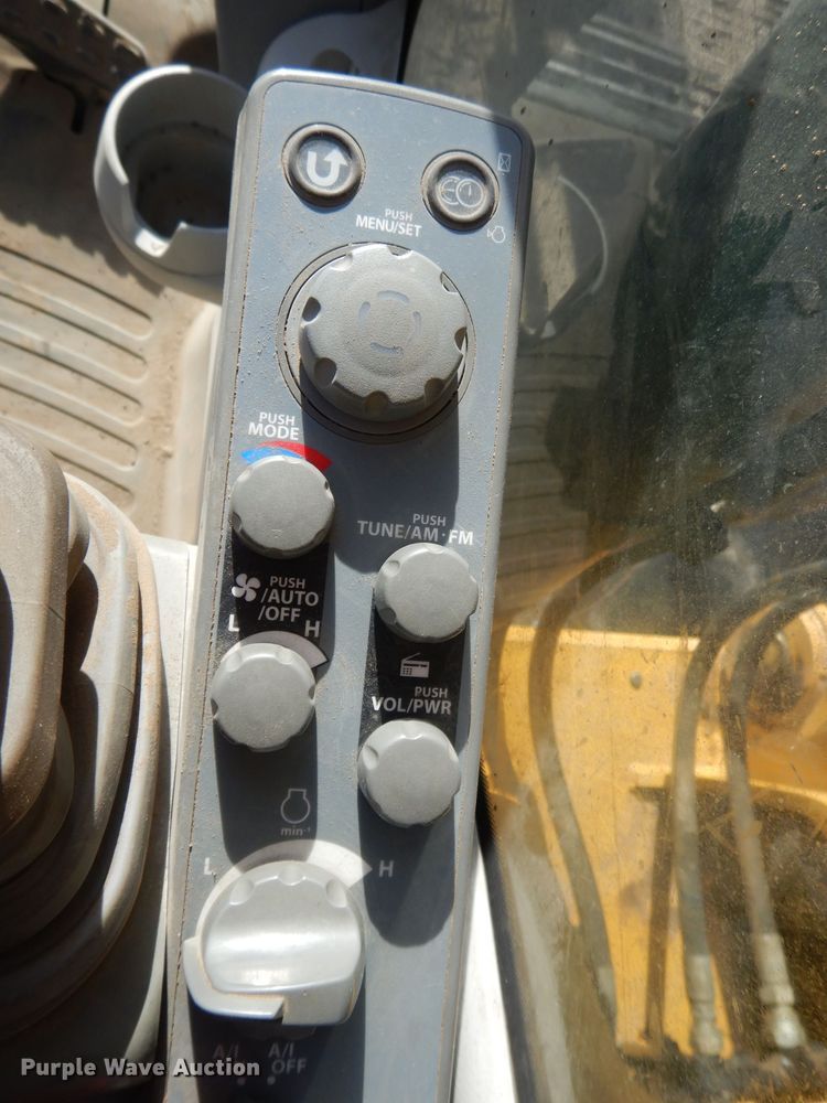 image for item DL2641 2013 John Deere 250G LC  excavator