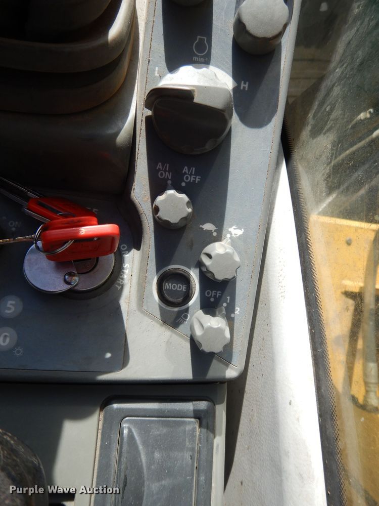 image for item DL2641 2013 John Deere 250G LC  excavator