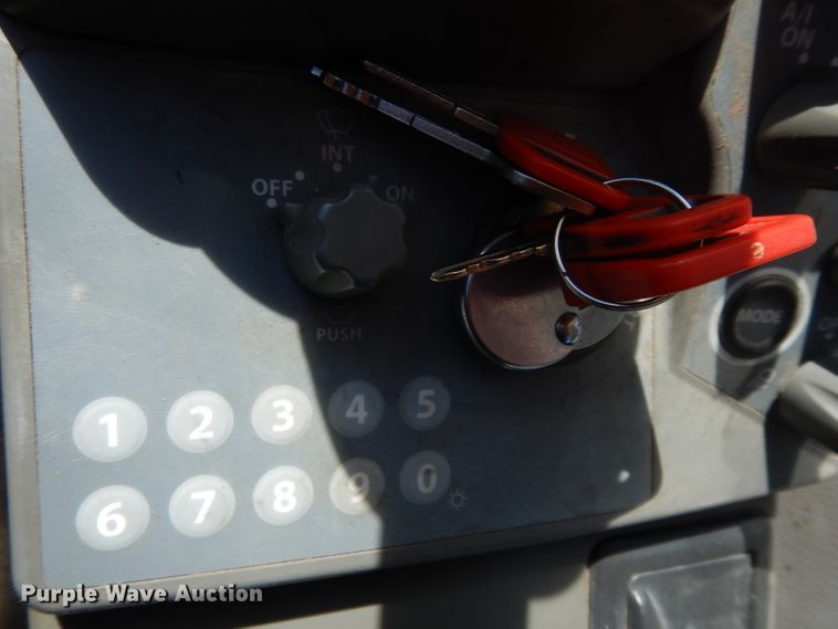 image for item DL2641 2013 John Deere 250G LC  excavator