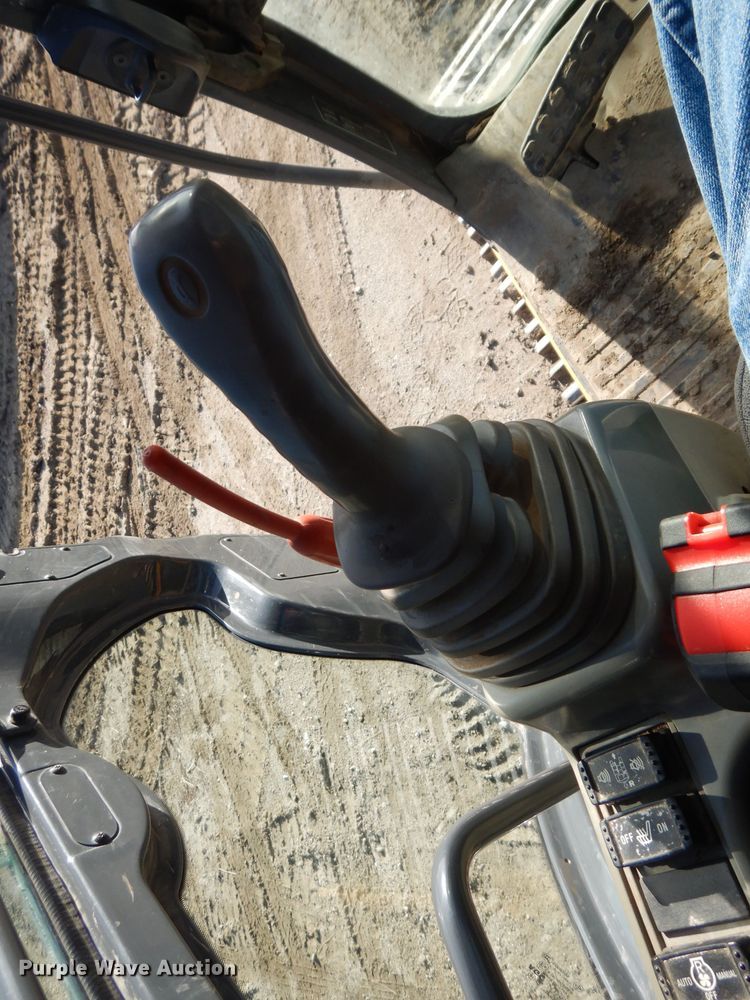 image for item DL2641 2013 John Deere 250G LC  excavator