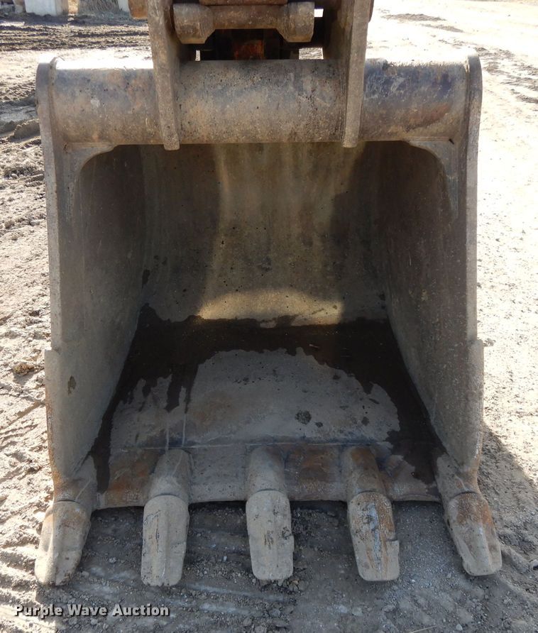 image for item DL2641 2013 John Deere 250G LC  excavator