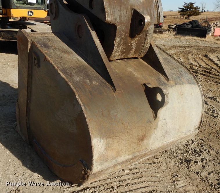 image for item DL2641 2013 John Deere 250G LC  excavator