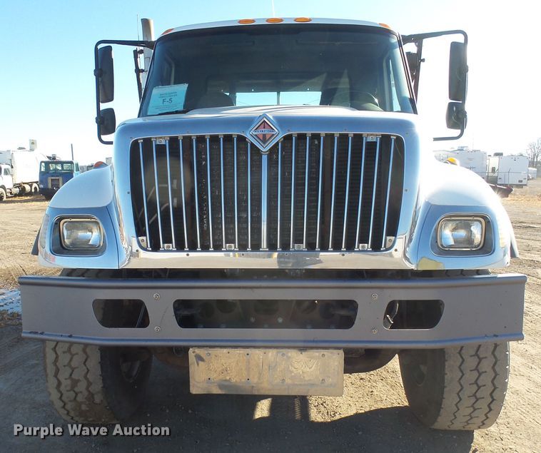 image for item EF9666 2006 International 7400  rolloff container truck