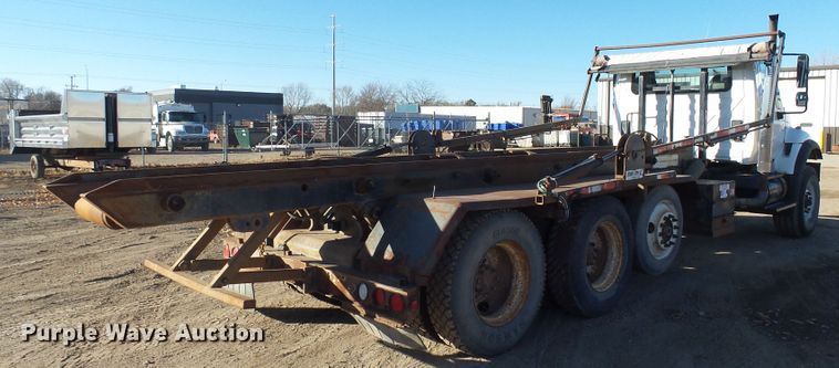 image for item EF9666 2006 International 7400  rolloff container truck